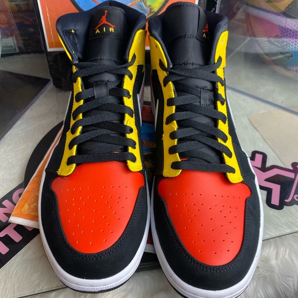🆕 Air Jordan 1 Mid SE 'Amarillo' - Size: M 11/12 - Picture 2 of 10